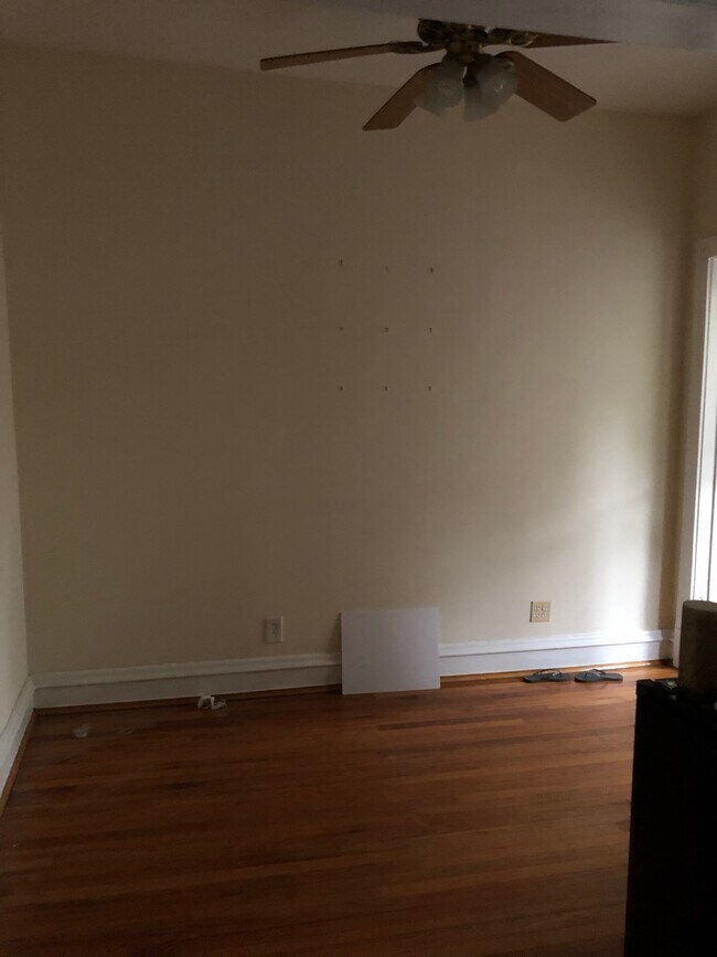 Building Photo - 933 Hinman Ave