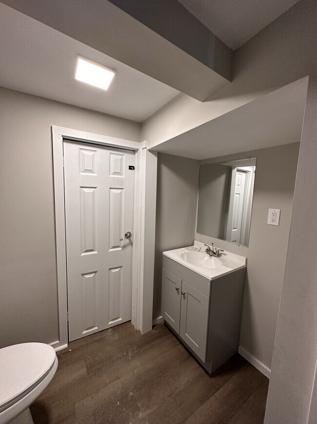 Foto del edificio - 84 W Main St