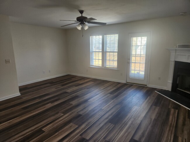 Foto del edificio - 4720 Windbreak Ln