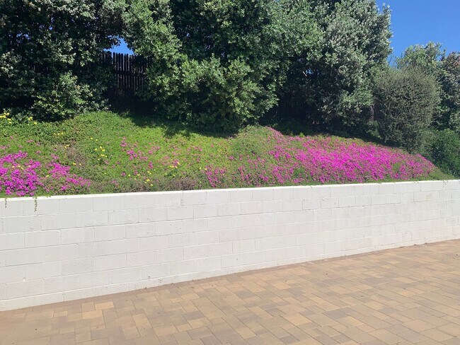 Foto del edificio - Pool Home with Fireplace & 2-Car Garage