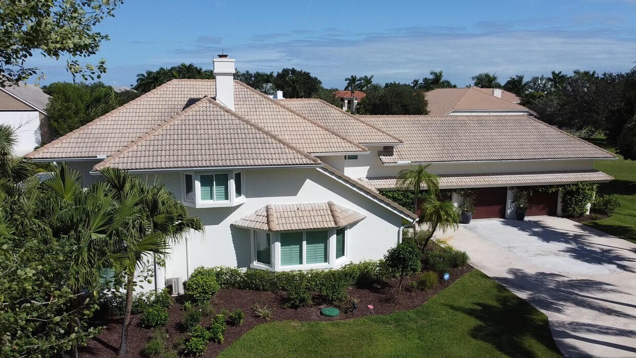 Primary Photo - 15555 Hawker Ln