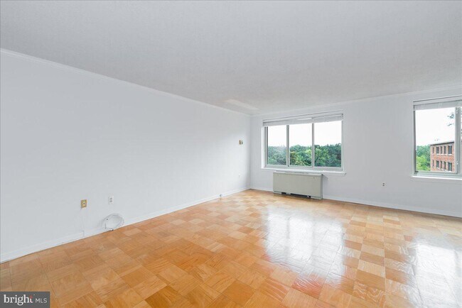 Foto del edificio - 3000 Spout Run Pkwy