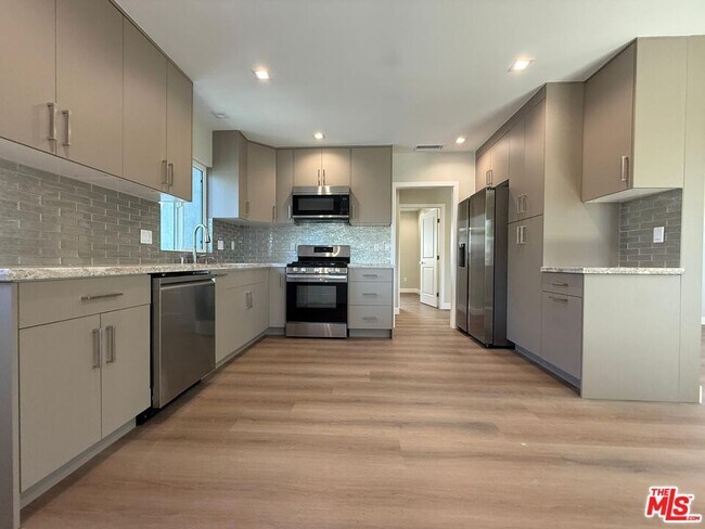 Foto del edificio - 6403 Gentry Ave