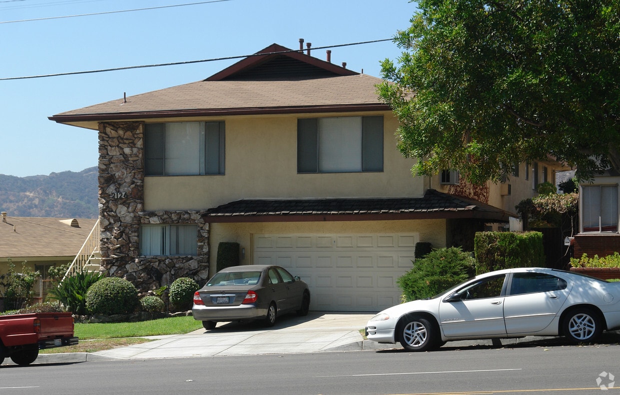 Building Photo - 2126 Montrose Ave