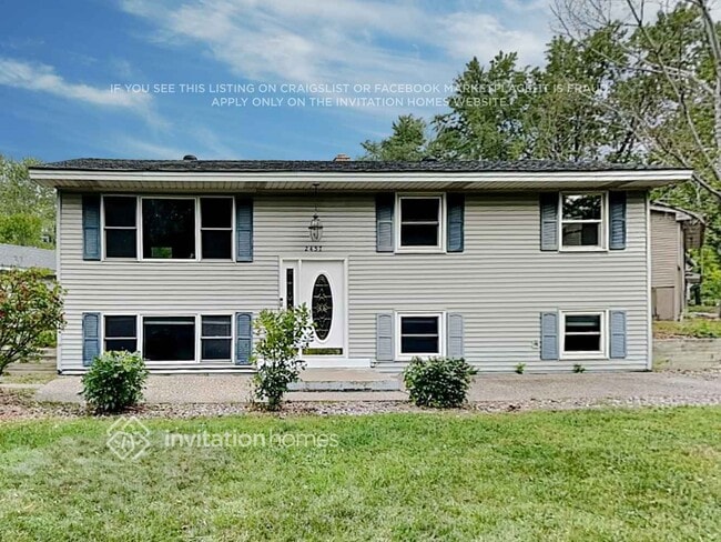 Building Photo - 2457 Spruce Pl