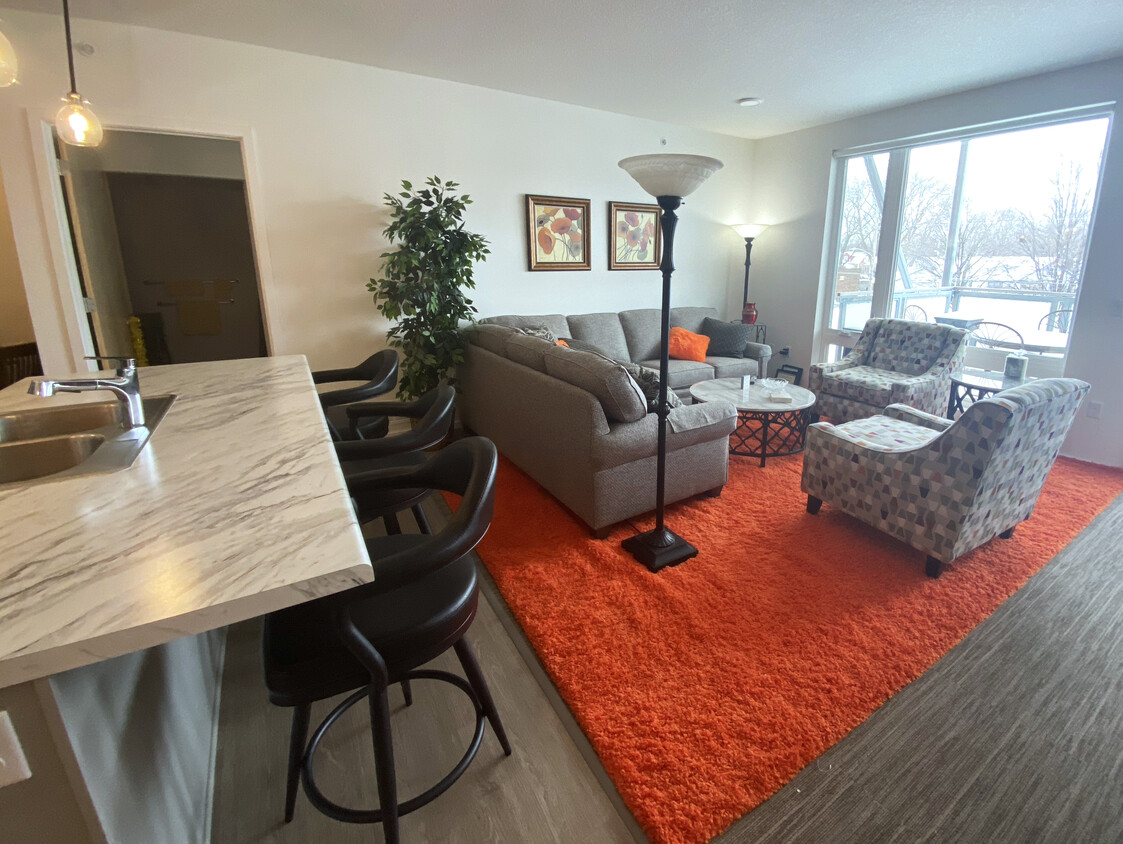 Open living area - 4326 Hickman Rd