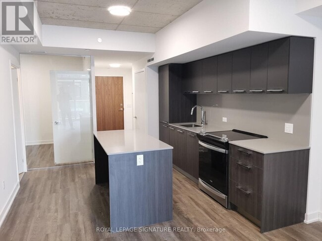 Photo du bâtiment - 665 Queen St E