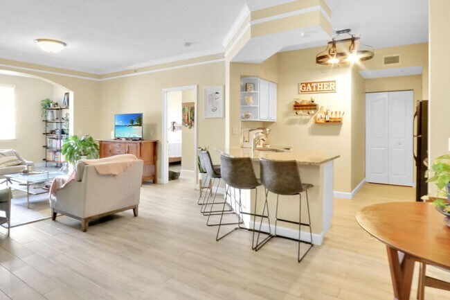 Building Photo - 2111 Myrtlewood Cir E
