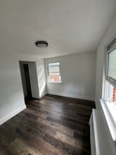 Building Photo - 9B Carolyn Terrace