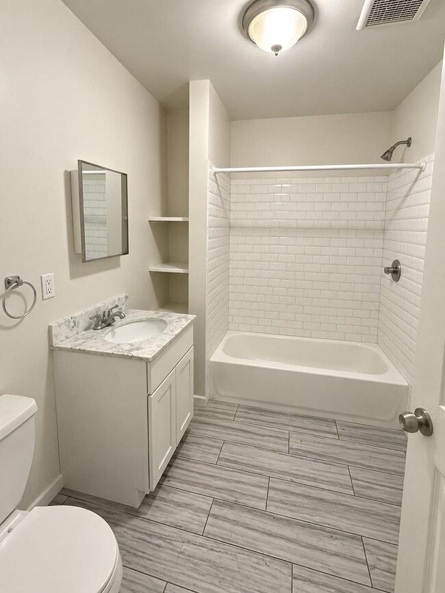 Building Photo - 19 Intervale Pl