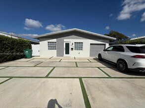 Building Photo - 6865 SW 42nd St