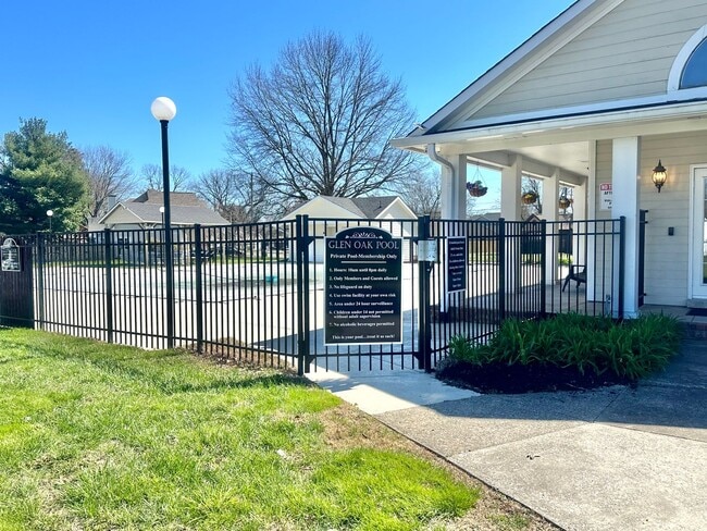 Building Photo - Renovated 3 Bedroom 2 Bath in Hendersonvil...