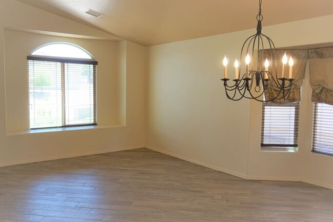Building Photo - Oakmont Subdivision