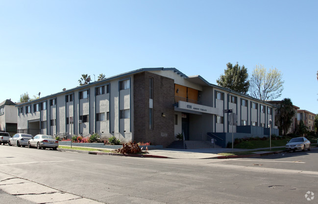 4706 August St - Buckingham Apartments