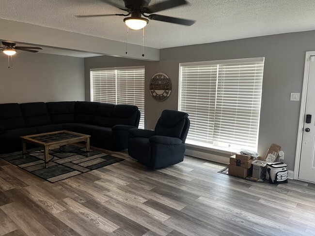 Spacious Family room - 3333 Normandy Ct