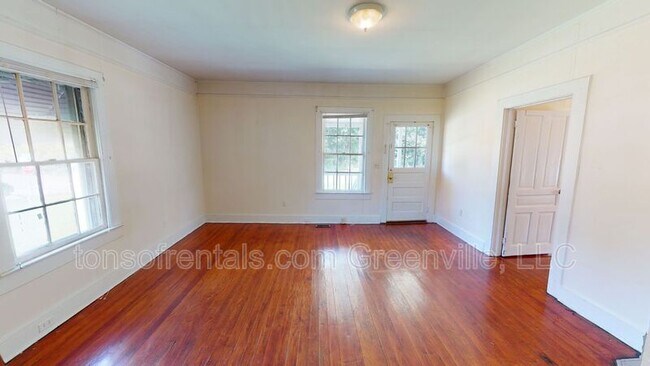 Building Photo - 346 Carney St