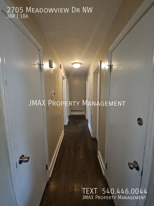 Foto del edificio - 2705 Meadowview Dr NW