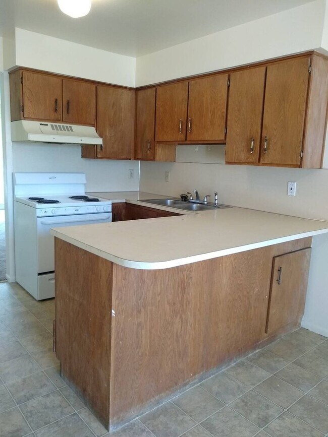 Foto del edificio - Duplex w Large Backyard + 1 car detached g...