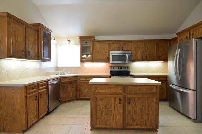 Building Photo - 4601 Vahrenkamp Dr