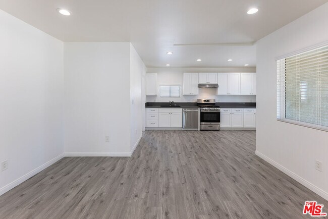 Foto del edificio - 5949 Troost Ave