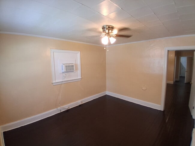 Building Photo - 526A Center Street