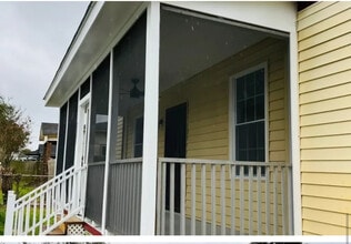 Building Photo - 2021 Hudson St