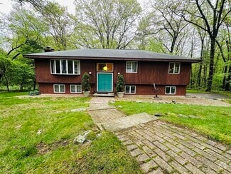 Building Photo - 45 Brentwood Rd