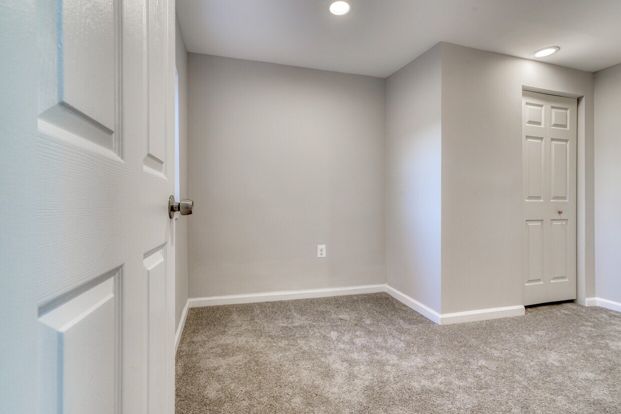Foto principal - 135 S Central Ave