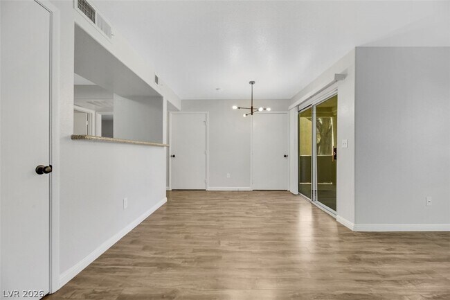 Foto del edificio - 2300 E Silverado Ranch Blvd