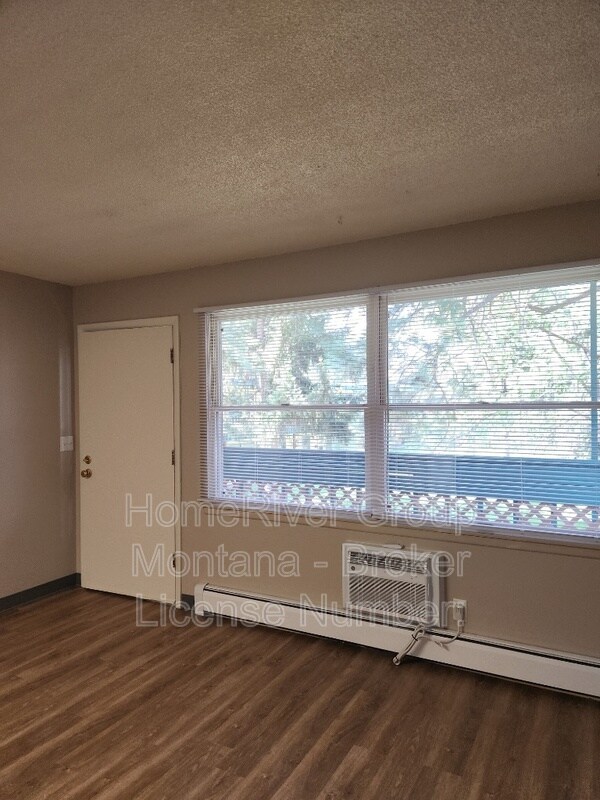 Building Photo - 707 SW Higgins Ave