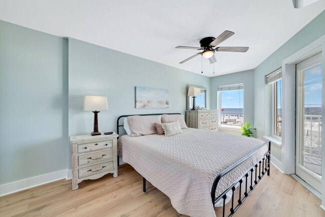 Foto del edificio - 409 E Beach Blvd