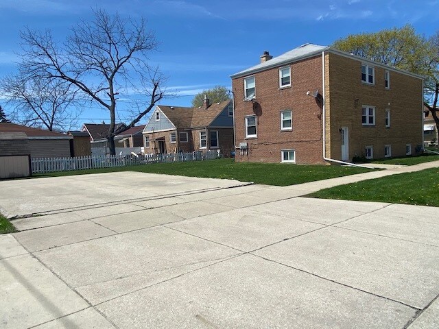 Building Photo - 7401 W 58th Pl