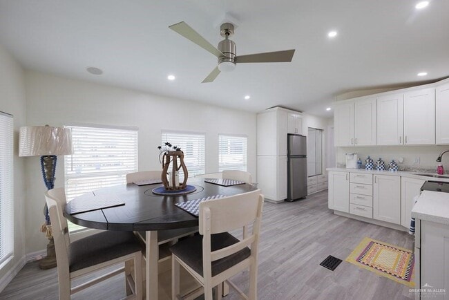 Building Photo - 40 Abalone Cir