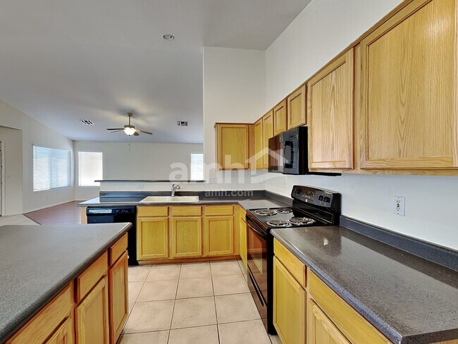 Building Photo - 15905 W Saguaro Ln