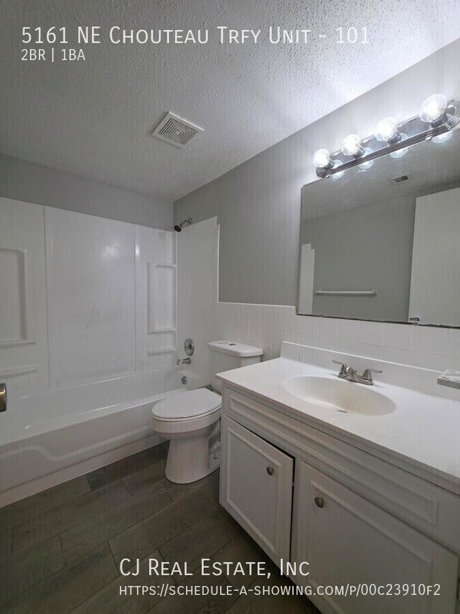 Building Photo - 5161 NE Chouteau Trafficway