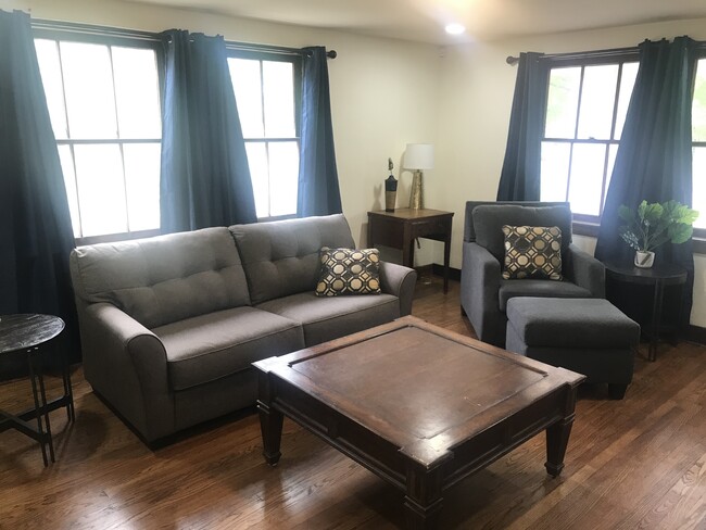 Building Photo - 908 Honor Heights Dr