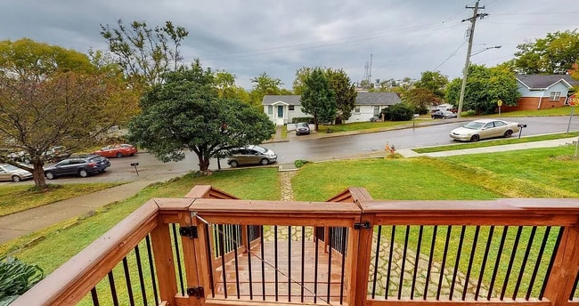 Building Photo - Available early Jan! 3bd/2bth w/fenced yard