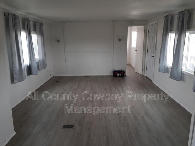 Building Photo - 2081 Easterling St