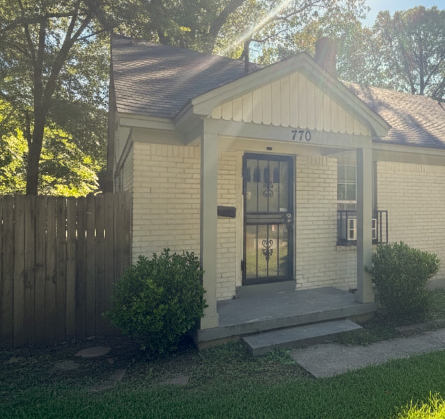 Primary Photo - 770 Brower St