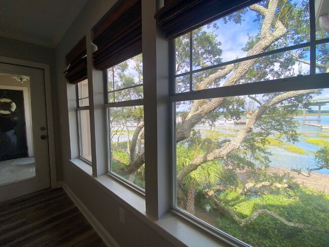 Foto del edificio - Waterfront Views at Palmetto Bay Marina!