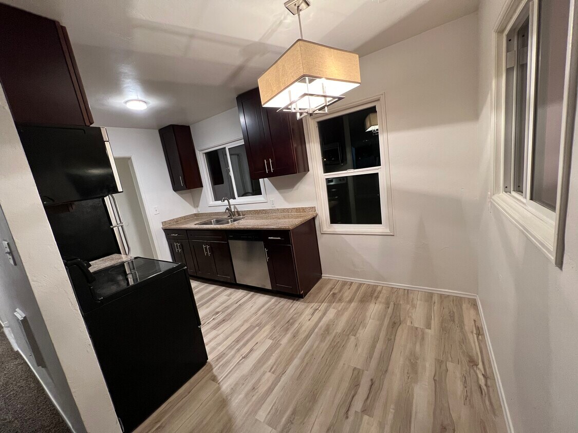Kitchen - 3307 Helix St