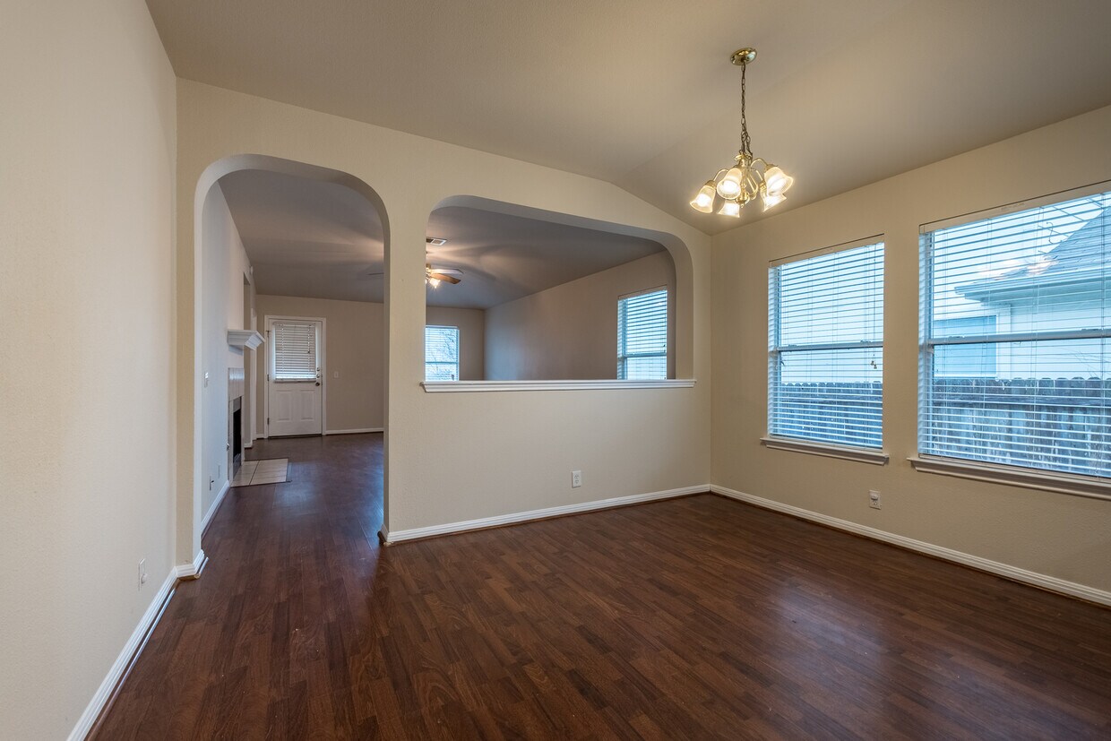 Foto principal - 3 Bedroom, 2 Bath, Single Story Home in Manor