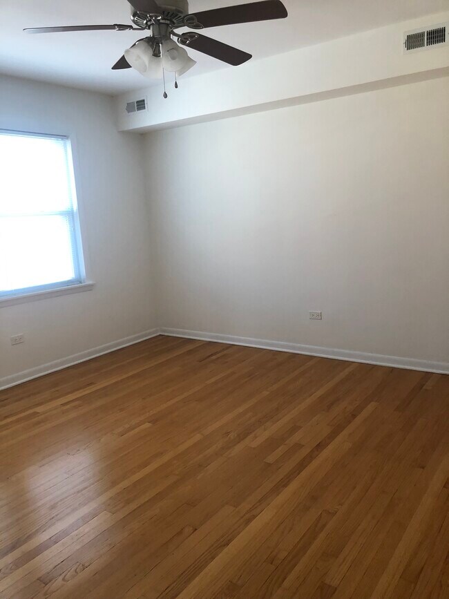 Foto del edificio - 7610 Crawford Ave