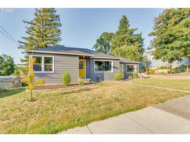 Foto del edificio - Oregon City - Three Bedroom Bungalow, Comp...