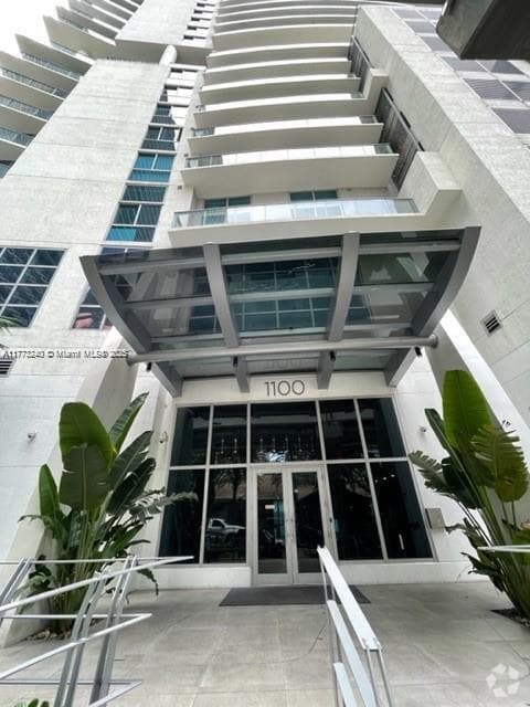 Building Photo - 1100S S Miami Ave