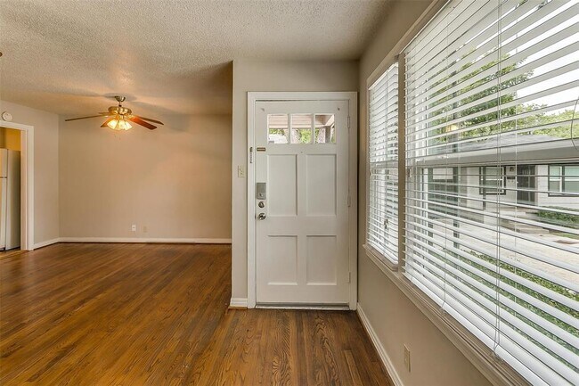 Building Photo - 4706 Collinwood Ave