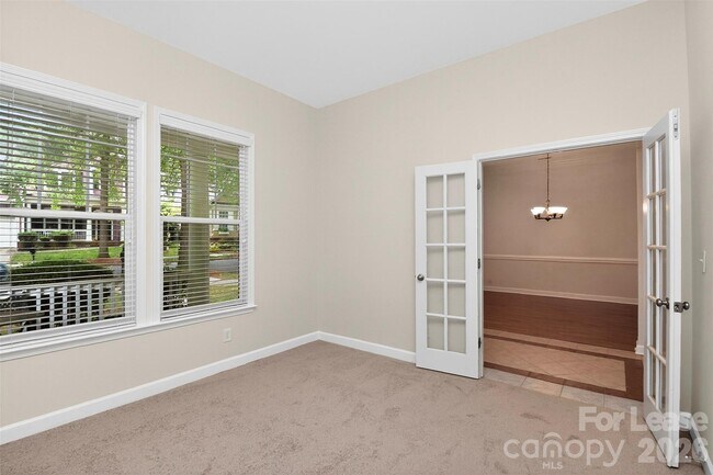 Foto del edificio - 9315 Rosalyn Glen Rd