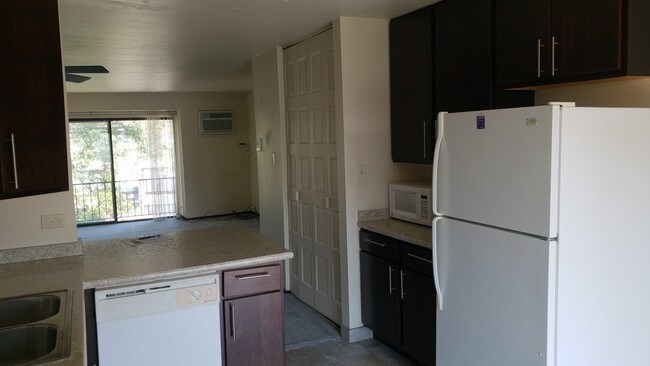 Building Photo - 162 Gladstone Dr