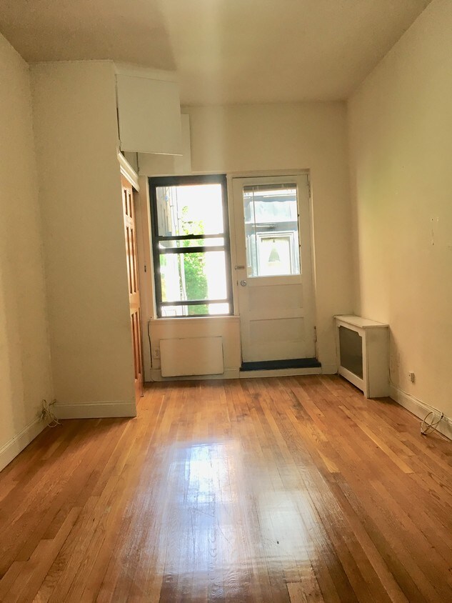 Primary Photo - 253 W 75th St