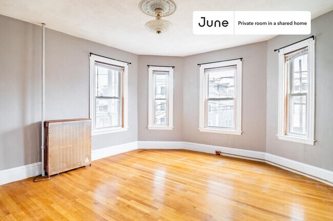 Foto del edificio - Room in Shared 5 bed/1 bath home